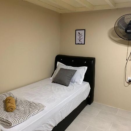 Euc Room Stay Tuaran Esterno foto